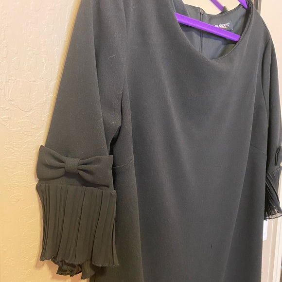 Simple black funeral dress - Picture 2 of 6